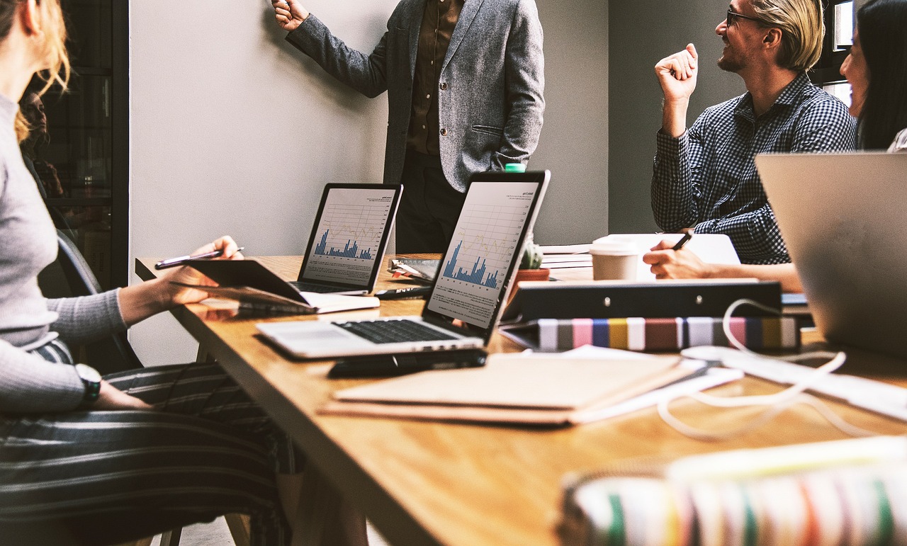 Comparativa de ROI entre SEO y SEM a largo plazo
