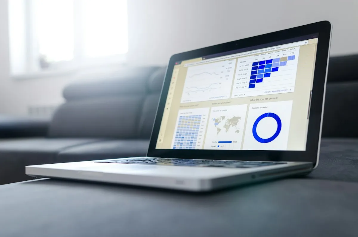 Dashboard de análisis de datos para estrategia GEO y SEO
