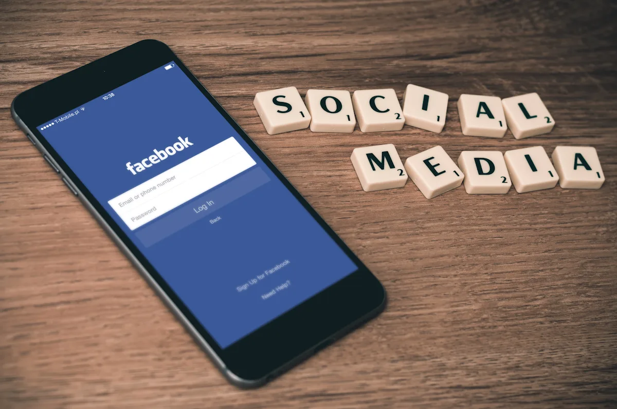 Búsqueda en Google versus redes sociales para negocios