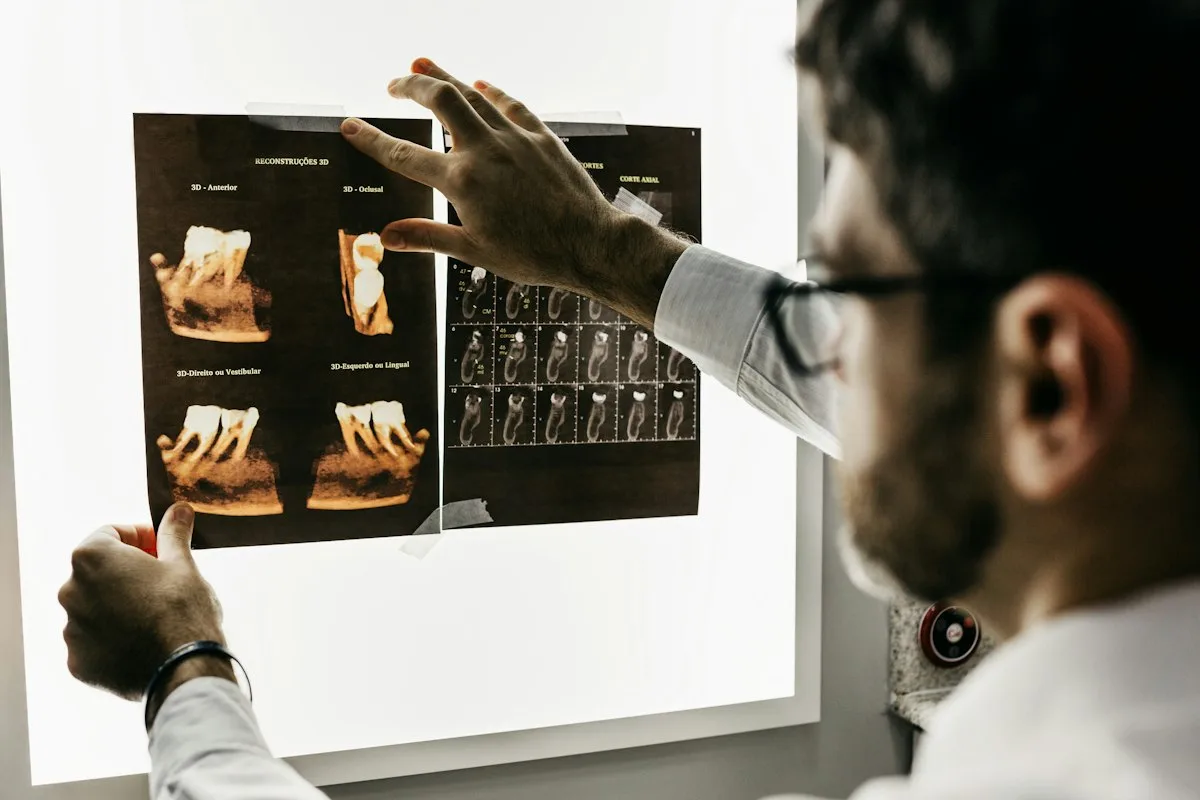Consulta dental profesional - tratamiento de paciente en clínica